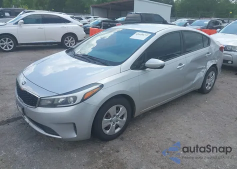 2017 Kia Forte Lx z USA, uszkodzony, nr VIN 3KPFK4A75HE067705